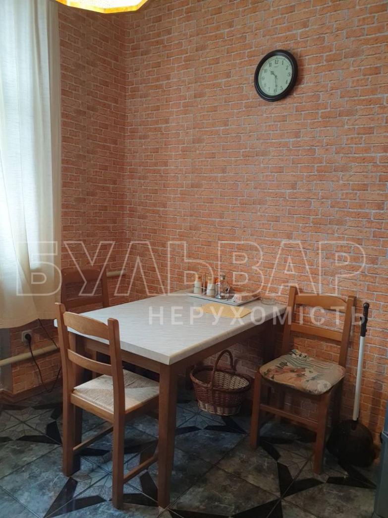 Продам 3 комн. квартиру 86 кв. м. в центре Харькова, элитная сталинка  