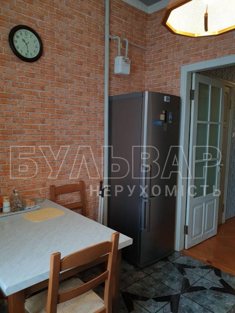 Продам 3 комн. квартиру 86 кв. м. в центре Харькова, элитная сталинка  