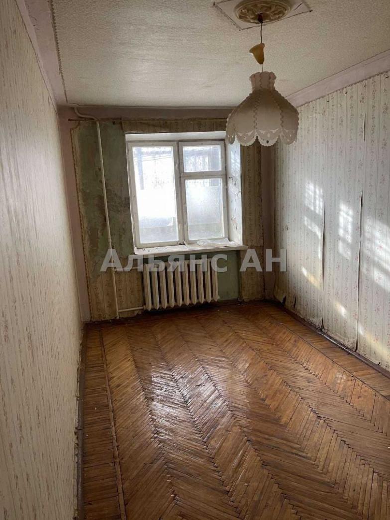 В продаже 3-комнатная квартира, м. Научная (Сосновая Горка), ул.  Клочковская. Кирпичный дом, состояние квартиры - под - Код 01162786