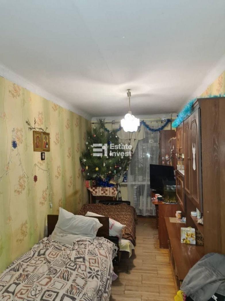 Продам 3 ком. квартиру в Пятихатках по пр. Академика Курчатова, 25 А  Средний 3/5 этаж, Площадь 57 кв. м. Состояние Под - Код 01163522