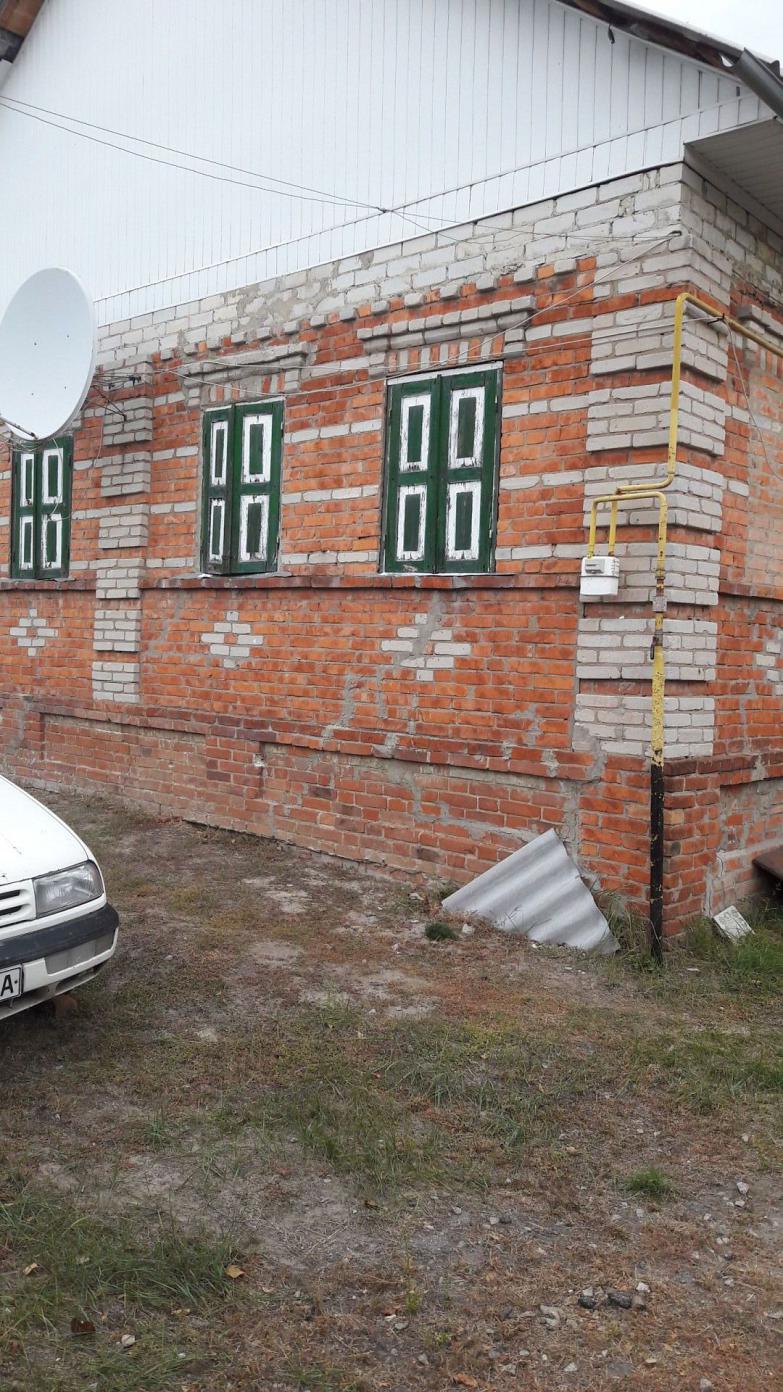 Продам дом в пригороде Харькова пос. Пересечное, Дергачевского района .  Удаленность от Х. Горы 14 км по трассе Харьков-Сумы - Код 0338391