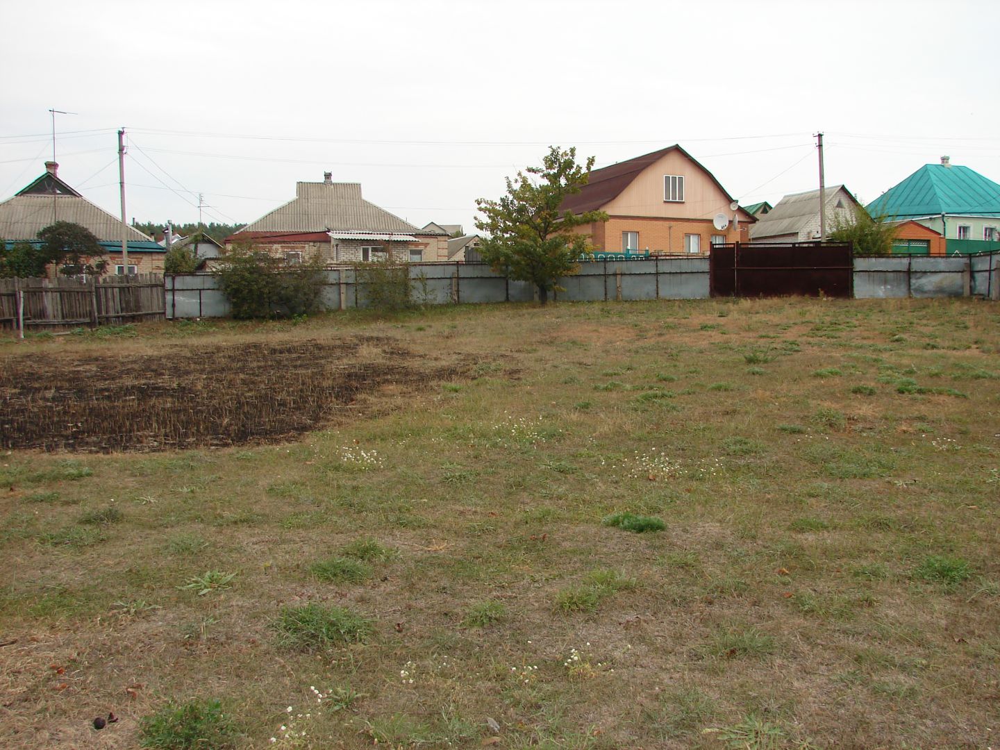 Продам дом в пригороде Харькова пос. Пересечное, Дергачевского района .  Удаленность от Х. Горы 14 км по трассе Харьков-Сумы - Код 0338391